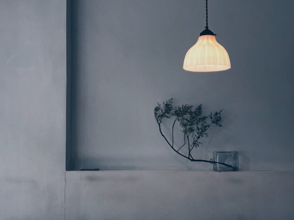 Rustic Charm: Industrial Edison Bulb Multi-Head Pendant Lamp for Restaurants Rustic Charm: Industrial Edison Bulb Multi-Head Pendant Lamp for Restaurants