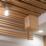 Photo pine wood ceiling light